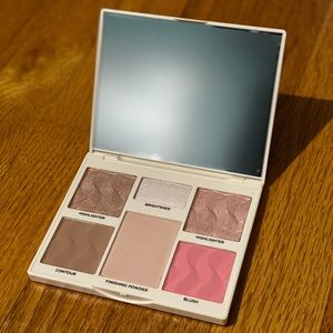 COVER FX Perfecter Face Palette in Light/Medium